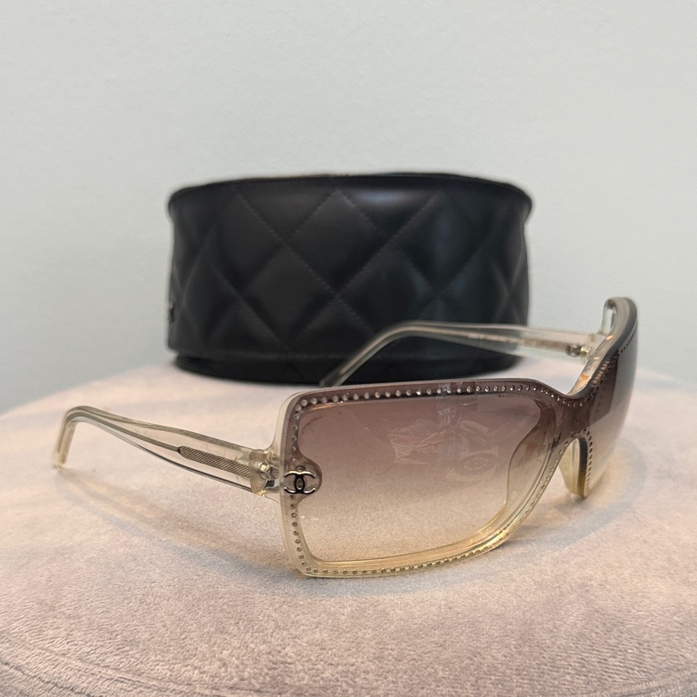 Elegant Gradient Sunglasses
